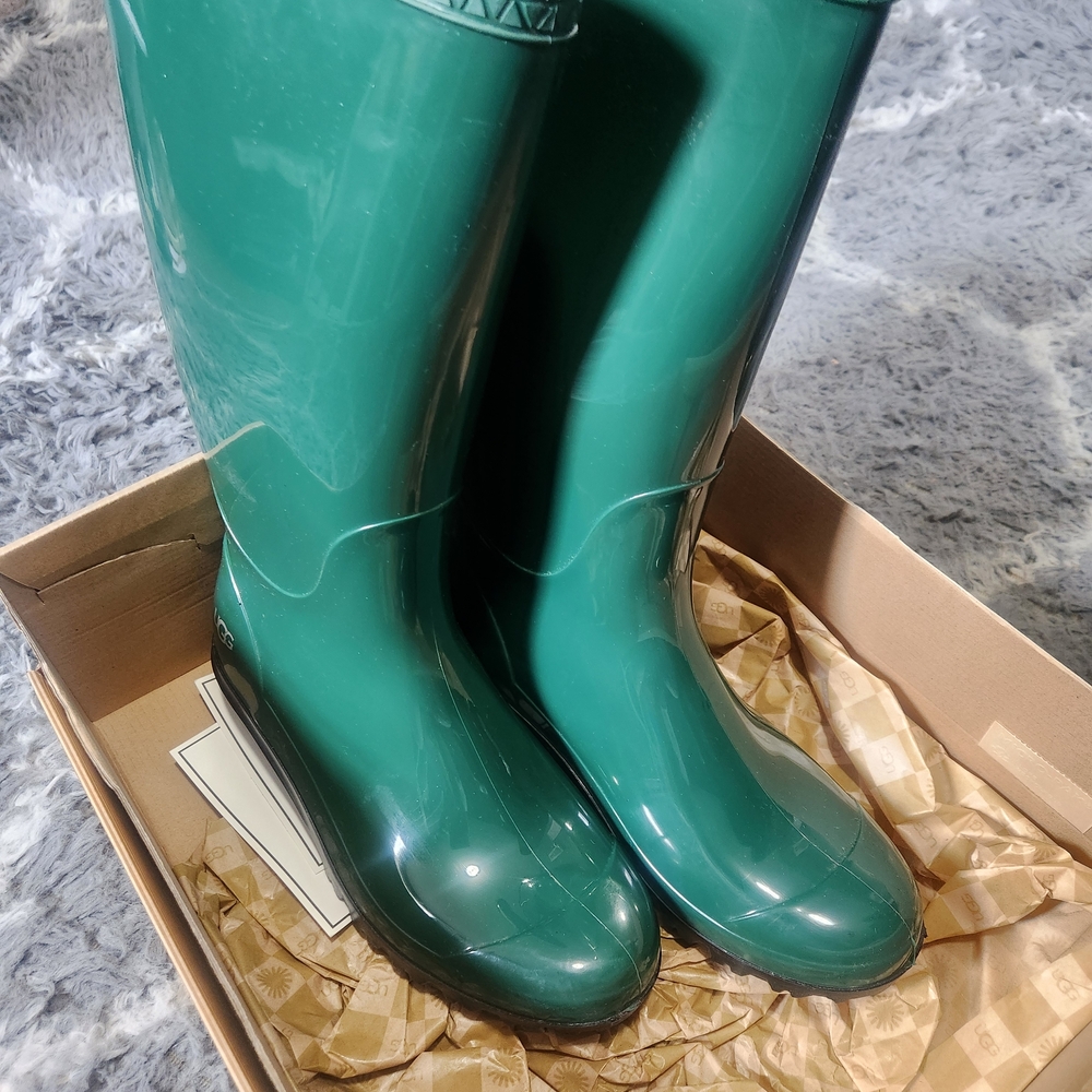 UGG Pine Green Shaye Boots
